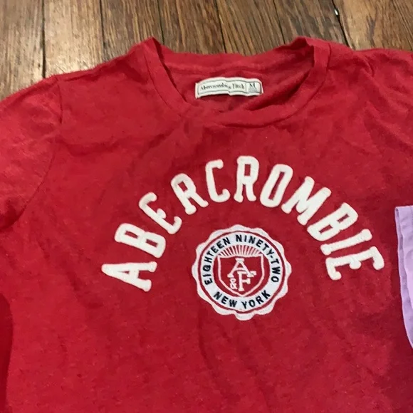 Two shirts a basic t - Picture 2 of 5